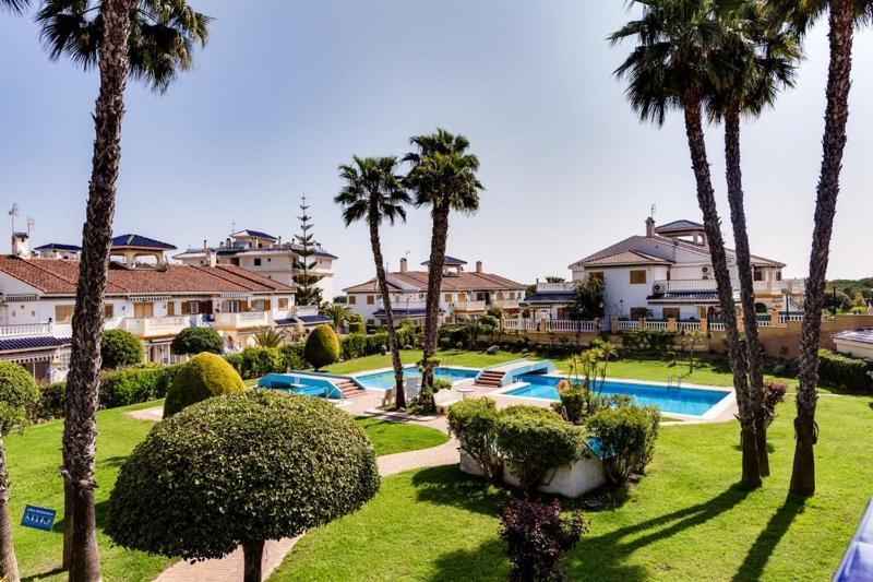 Bungalow Con Terraza La Mata Torre La Mata Exterior foto