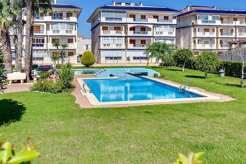 Bungalow Con Terraza La Mata Torre La Mata Exterior foto